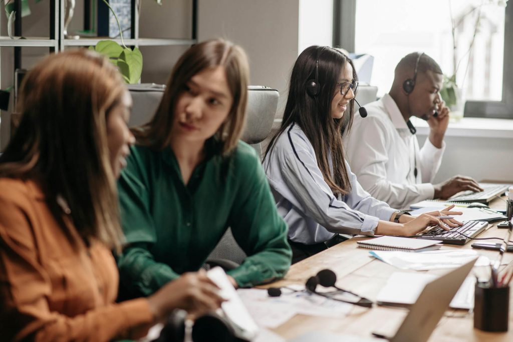 Yapay Zeka ile Çağrı Merkezlerinde Otomatikleştirilmiş Yanıt Sistemleri: Verimlilik ve Müşteri Memnuniyetini Artırma Yolları